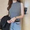 Damen Schickes Strick-Camisole: Ärmelloses Oberteil im französischen Stil mit halbem Rollkragen für Frühling und Sommer