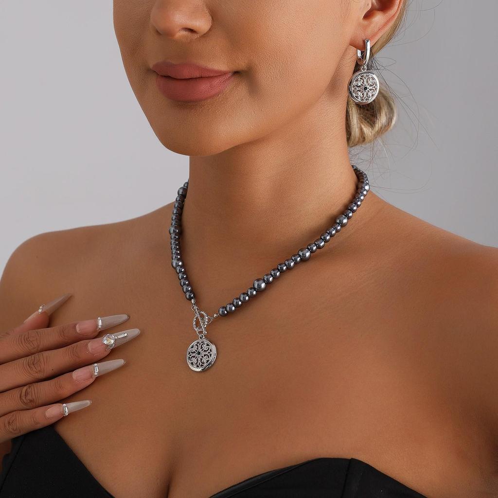 European and American Style Hollow Flower Beaded Women's Necklace Set - Light Luxury Fashion