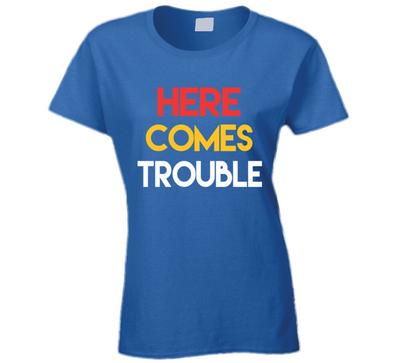 Hier kommt Ärger Spaß Er steht einfach nicht auf dich Film T-Shirt