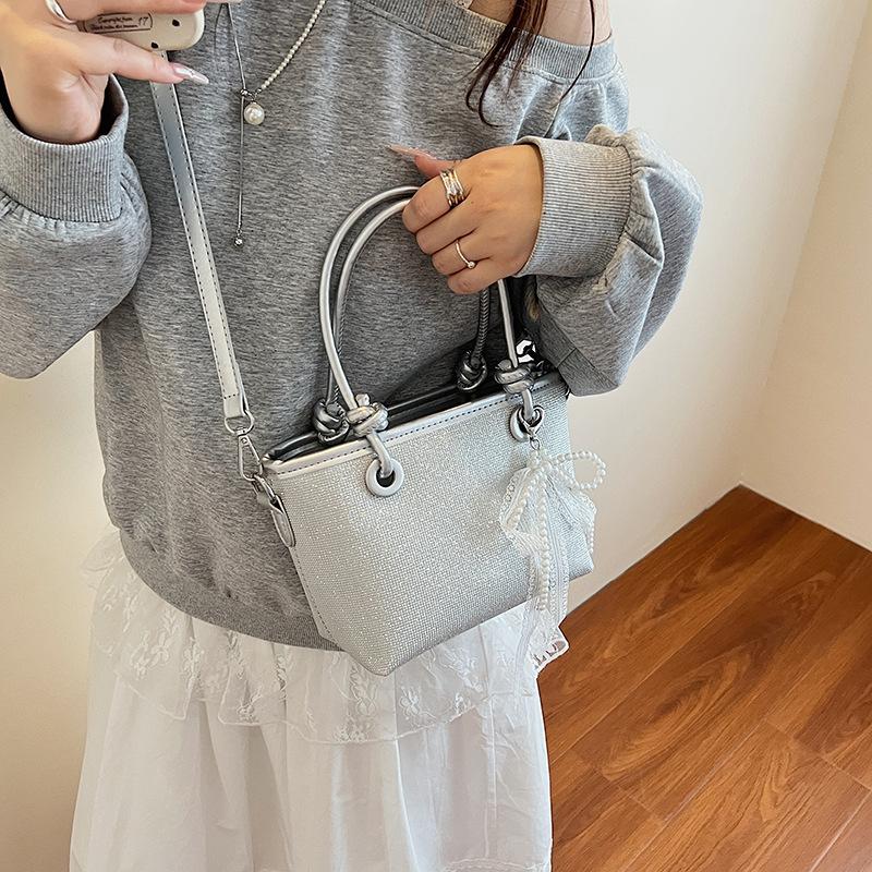 Portable vegetable basket bag women's new light luxury niche high-end bucket bag denim rivet shoulder messenger bag