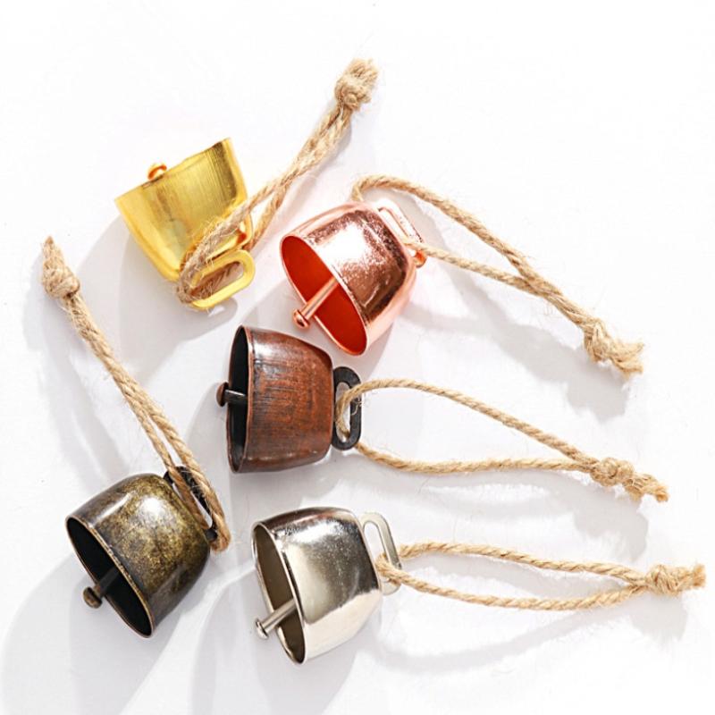 4 szt. Dzwonek w stylu vintage, rustykalny metalowy dzwonek dekoracyjny do zawieszenia z jutowym sznurkiem, dzwonki wietrzne w stylu vintage do powieszenia na ścianie, dekoracja domu