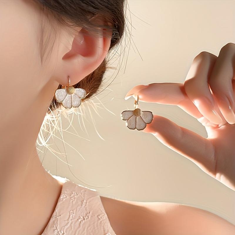 1Pair Sweet Retro Dripping Fan Flower Petal Ear Buckle French Simple Exquisite Fashion Temperament High-end Ear Jewelry
