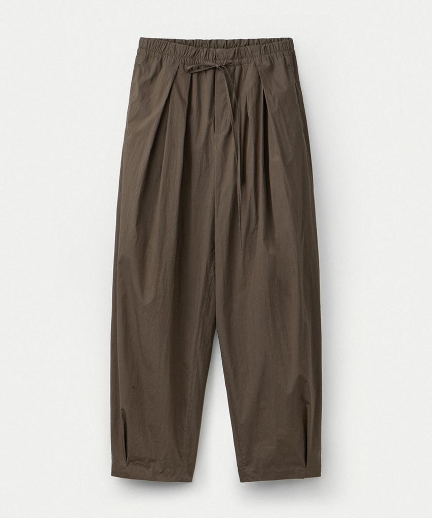UMARMUNG Lightweight Cotton Oval Silhouette Pants_Chocolate