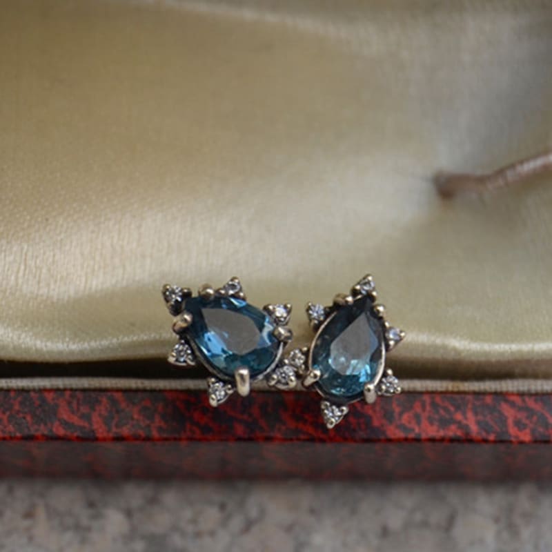 martha in the garret bailey. LB topaz