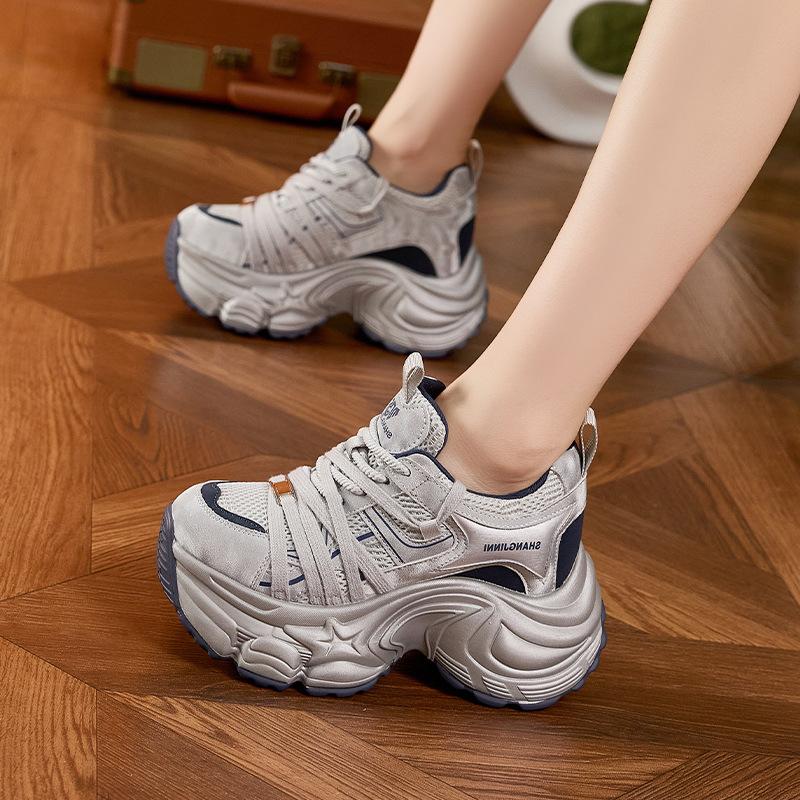 Thick-soled dad shoes women's 2025 autumn new Korean version of trendy casual sports shoes versatile soft-soled inner height-increasing women's shoes