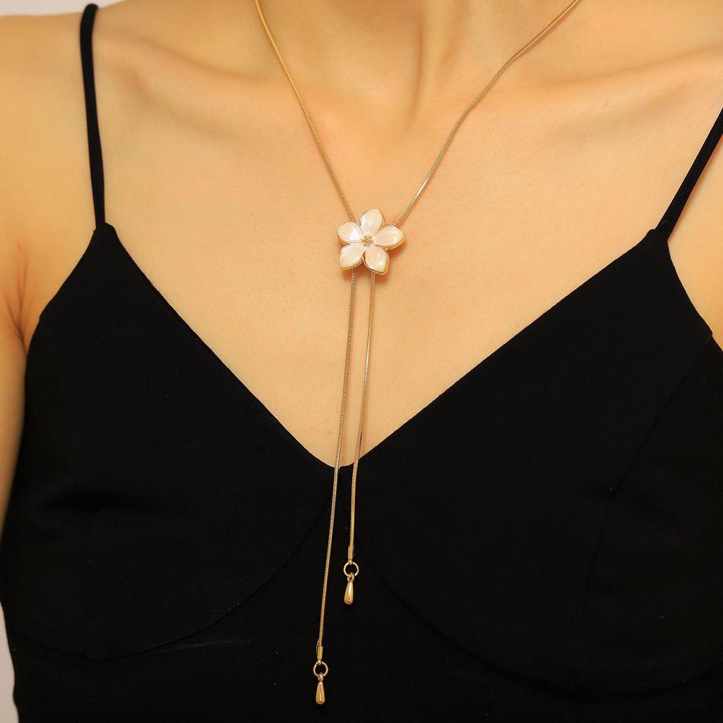 European Floral Gradient Pendant Necklace with Adjustable Snake Chain