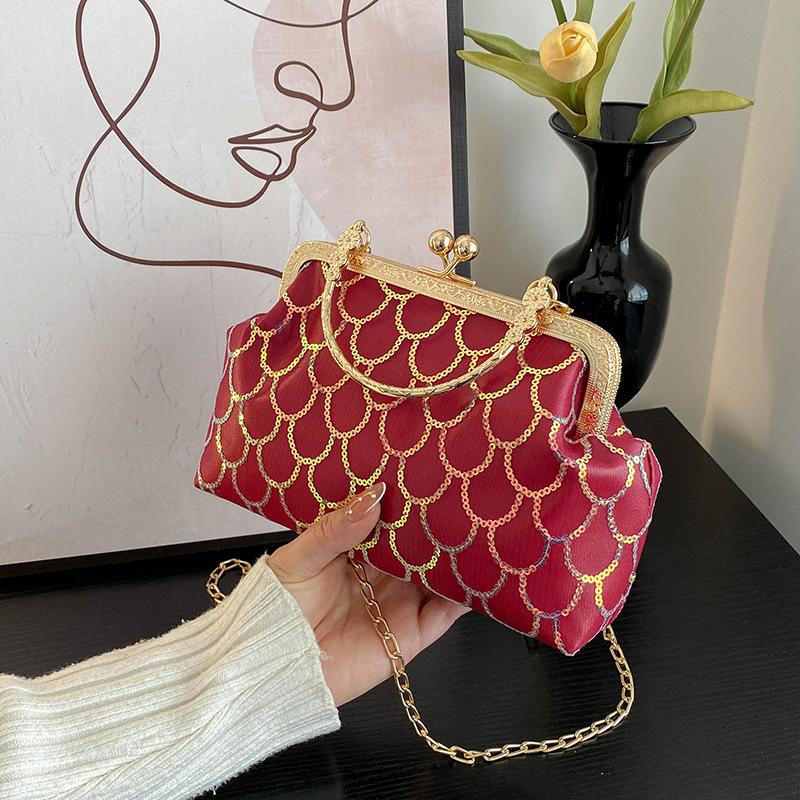 

New light luxury fashion trend high sense portable lightweight versatile shoulder messenger bag червоний