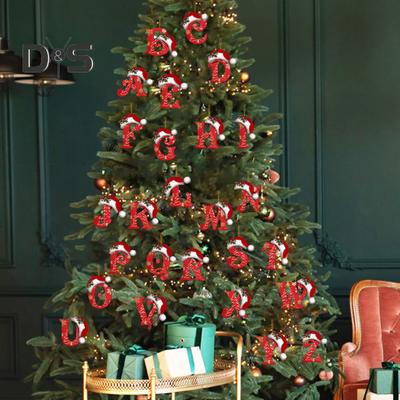 Christbaumschmuck mit 26 Buchstaben, Weihnachtsalphabet-Buchstaben mit Weihnachtsmannmütze-Anhänger, Acryl-Hängedekoration für Zuhause, Büro, Auto