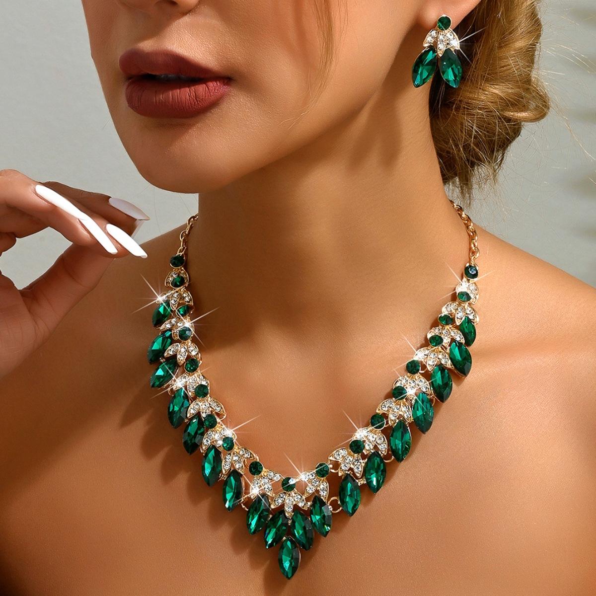 2026 Bridal Wedding Necklace Earrings Set Alloy Green Rhinestones Luxury Jewelry Wedding Dress Accessories 45CM