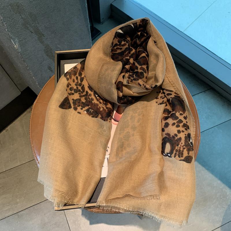 American Retro Leopard Shawl Women'S Spring And Autumn Old Money Style Light Luxury Fashion Temperament Scarf High-End Leopard Print Silk Scarf
