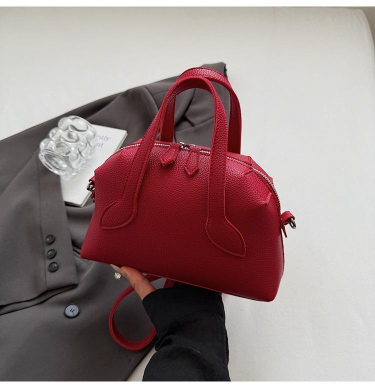 

Винтажная нишевая портативная сумка-ракушка женская 2025 новая модная сумка для боулинга с рисунком личи, сумка-мессенджер на плечо для поездок на работу красный