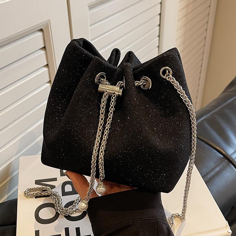 

Сумка корейская высококачественная универсальная сумка-ведро осень и зима 2024 года, новая нишевая дизайнерская сумка-мессенджер с цепочкой для женщин No specification чёрный