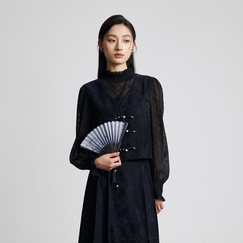 Sancai Women's V-Neck Sleeveless Layering Vest