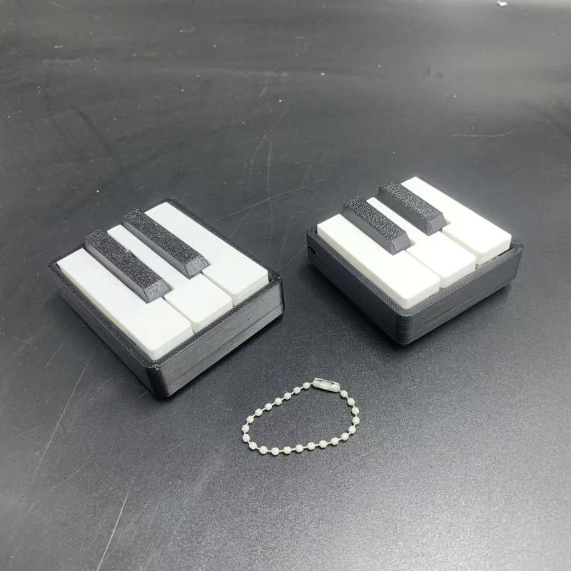 1Pcs Sensory Stress Relief Keychain 3D Printed Mini Piano Keyboard Clicker Fidget Toy Office Desktop Decor Souvenir Gift