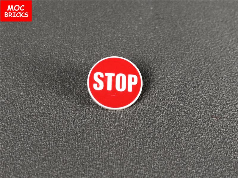 Non-Toxic 50Pcs/Lot Road Sign With Clip-On Stop Bus Station Thoroughfare Construction Worker Building Blocks Figure Diy Toys Kids Gifts