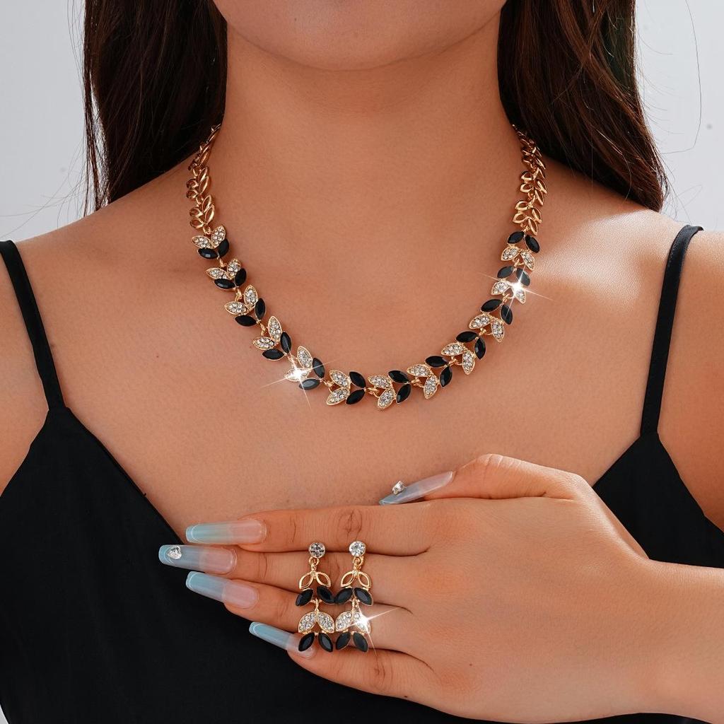 Hot-Selling Bridal Pendant Necklace & Earring Set - Fashionable Jewelry for Banquets