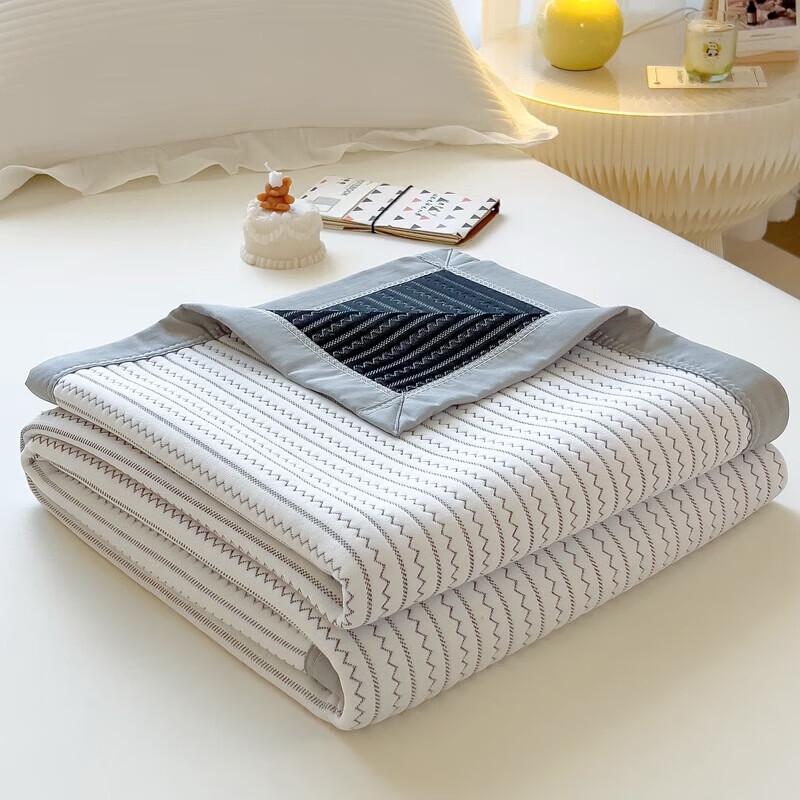 

Muji Elegant Three-Layer Gauze Quilt