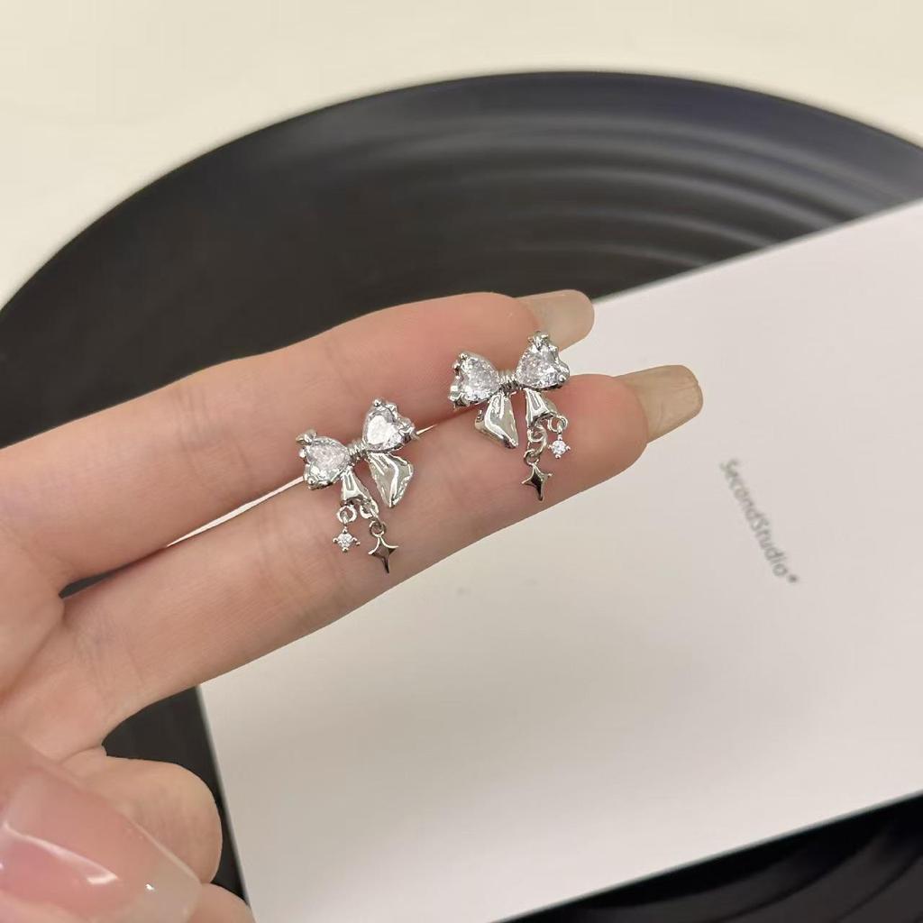 Niche Rhinestone Bow Earrings - Elegant High-End Fashion Jewelry for Autumn/Winter