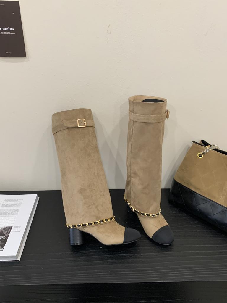 In the Autumn of 2025, the New Retro Thick High-heeled Small Fragrant Style Shows Thin Tall and Simple Boots for Women