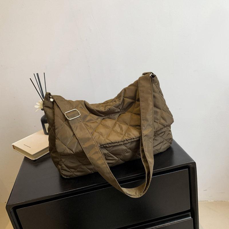 

Корейська версія простої сумки-мессенджера, повсякденна модна невелика квадратна сумка 2024 року, нова зимова модна повсякденна сумка великої місткості через плече темно-коричневого кольору