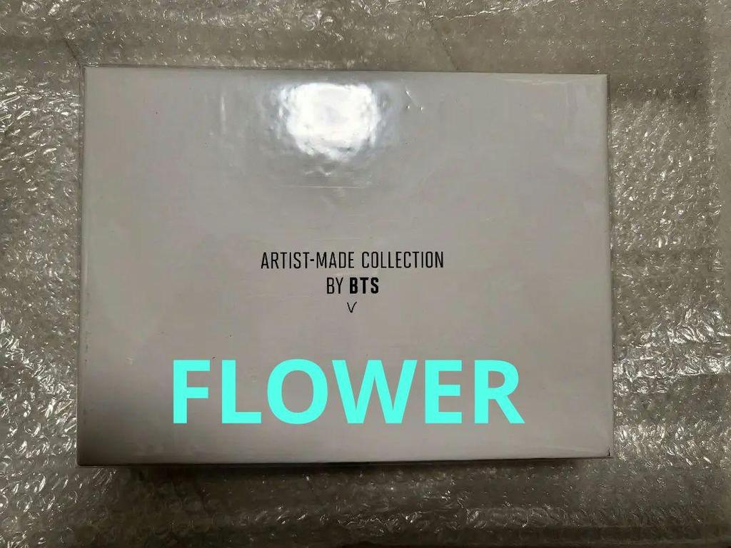 [USED] BTS artist-made correction V brooch