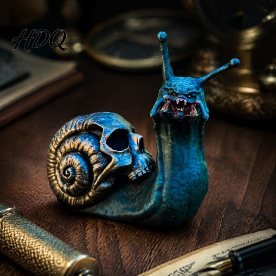 Trendy Gothic Desktop Accents Halloween Snail Skull Resin Statue, Creepy Horror Ornament with Dark Style Home Decor Shell, Scary for Party Haunted