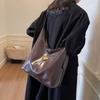 Casual autumn and winter retro large-capacity bag women's 2025 new casual relaxation shoulder messenger bag tote bag