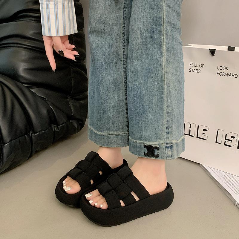2025 summer new thick-soled cool slippers women's summer outer wear heightening sandals seaside beach one-word slippers women's shoes