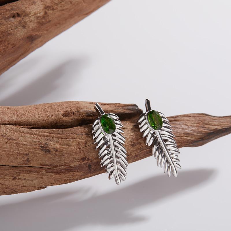 Personalized Feather Design S925 Sterling Silver Inlaid With Natural Diopside Garnet Colored Treasure Stud Earrings Fashionable Versatile Earrings