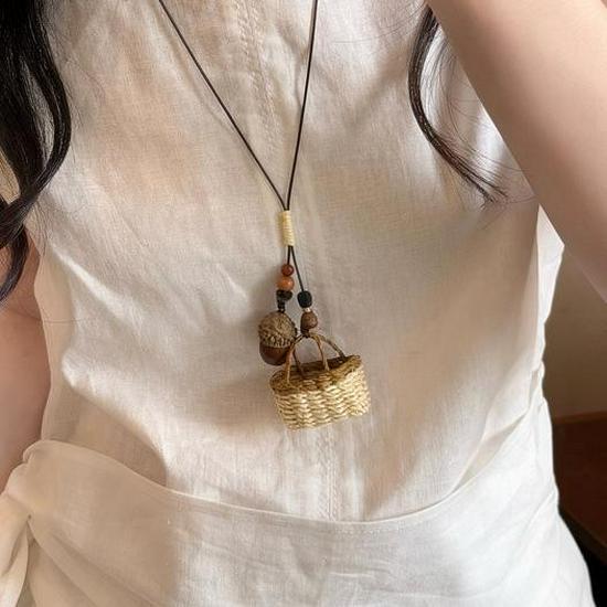 High-End Women's Retro Oval Geometric Resin Necklace