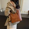 Large capacity retro underarm women's bag 2025 new trendy autumn and winter fashion shoulder bag casual class commuter tote bag