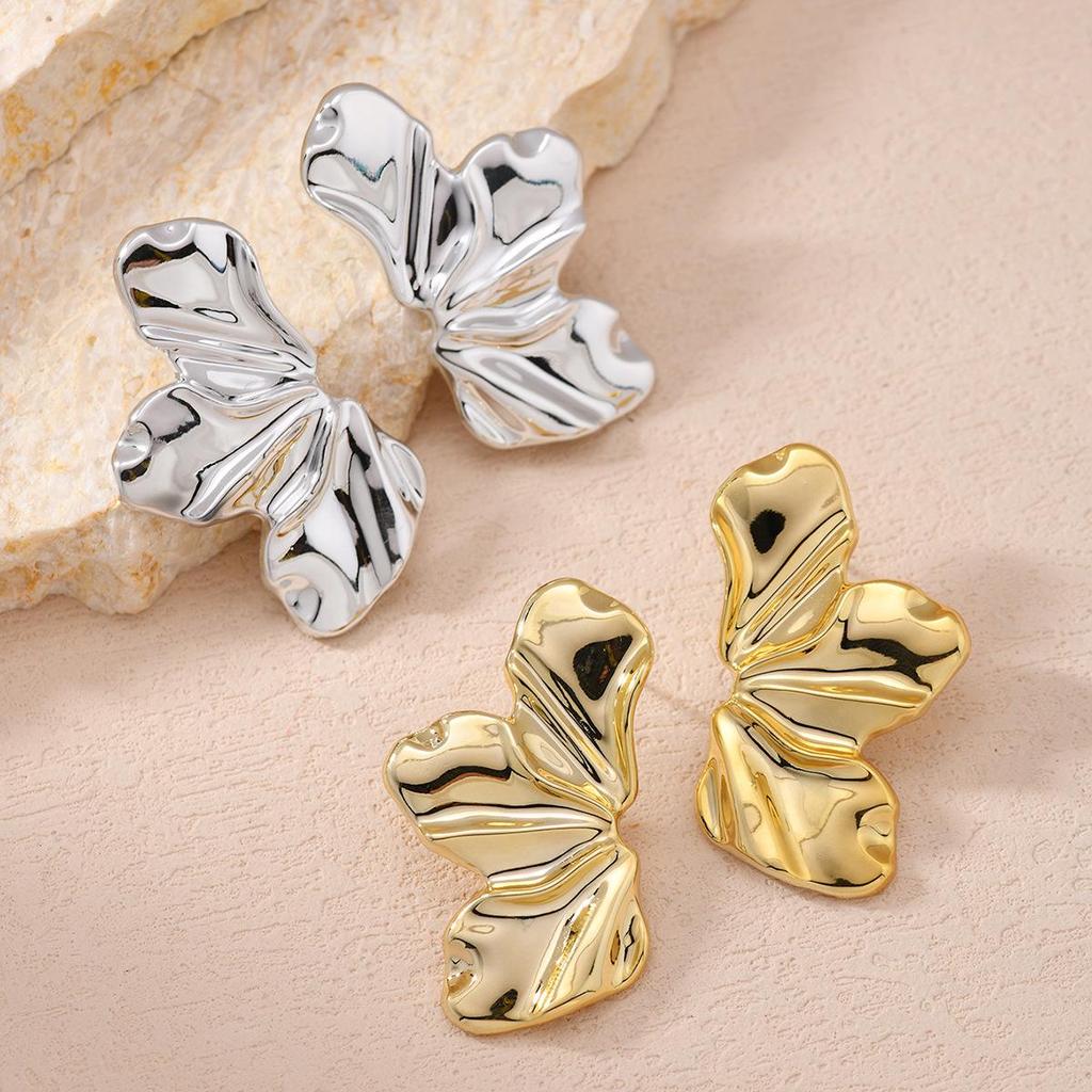 European & American Retro Irregular Leaf Earrings: Light Luxury, High-End, Fashionable Studs with Personality.