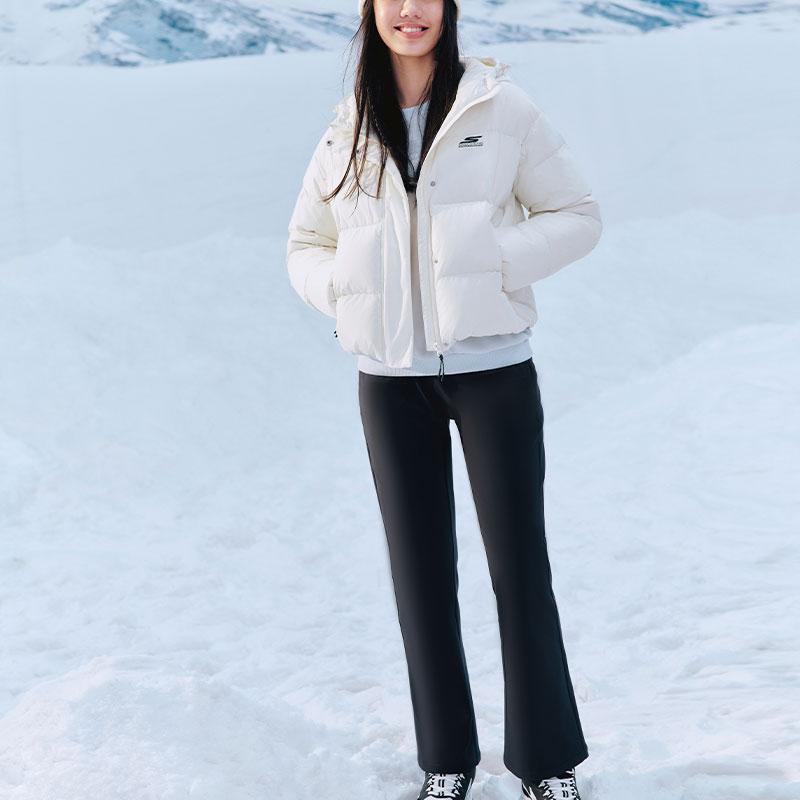 Skechers Basic Letter Logo Printed Woven Hooded Warm Short Jacket Down Coat Women jackets Tofu-White P423W084-0211