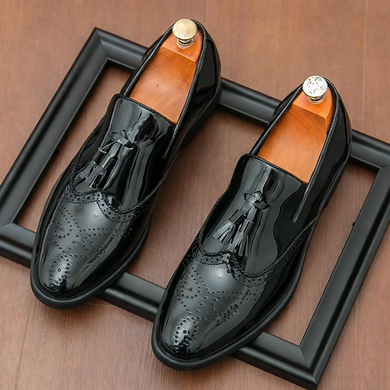 Luxury New Brand Designer Charm Tassels Gold Patent Leather Loafer Shoes for Men Wedding Formal Casual Formal Dress Footwear
