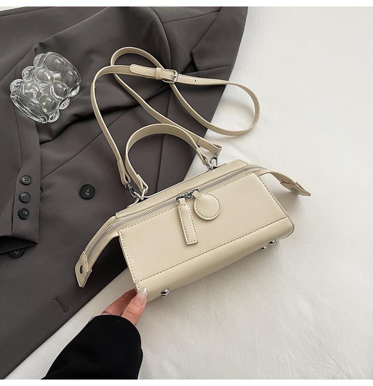 

Модная нишевая дизайнерская сумка-мессенджер женская сумка 2025 новинка корейская версия ретро портативная сумка-коробка сумка на плечо