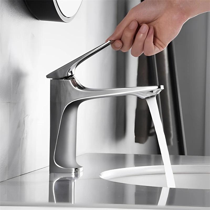 NHLYX New Modern Bathroom Sink Faucet Single Handle Deck Mounted Wash Basin Water Tap Brass Core Hot And Cold Mixer Torneira Pia