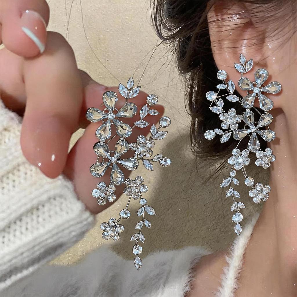 High-End Silver Needle Diamond Flower Leaf Stud Earrings: Luxurious, Fashionable Ear Ornaments for Women