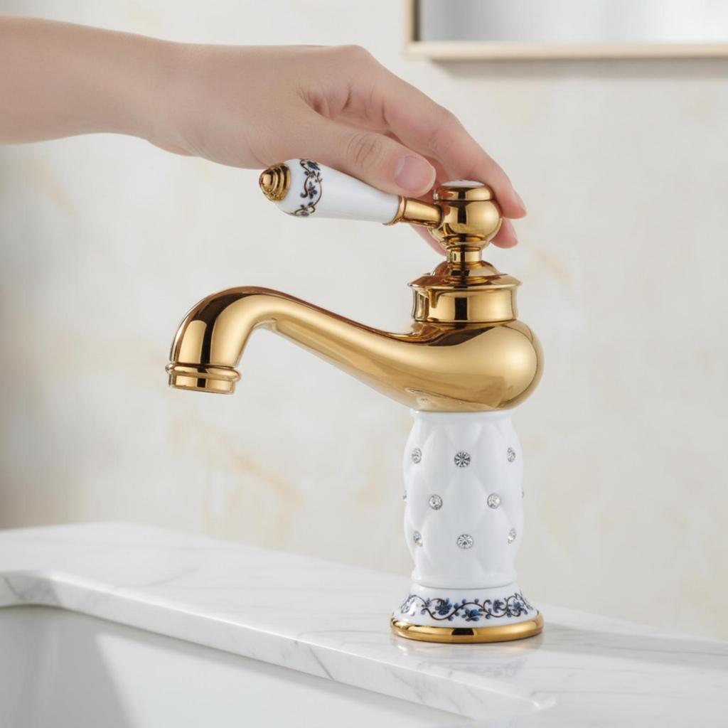 Single-Handle Bathroom Faucet Classic Sink Tap Curved for Vanity