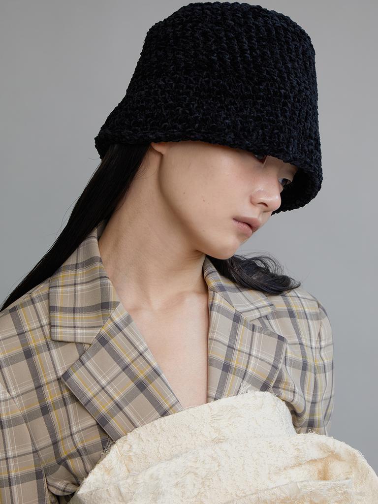 Eosseomnijeu Handcrafted Knit Bucket Hat_Black