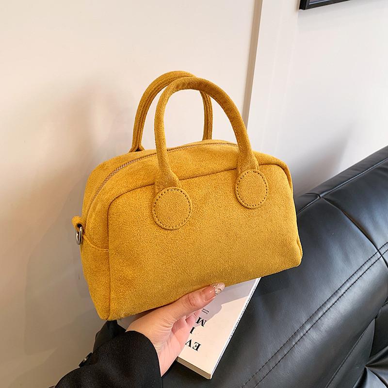 Шикарная сумка-ракушка с внутренним карманом на молнии и ремешком через плечо жёлтый