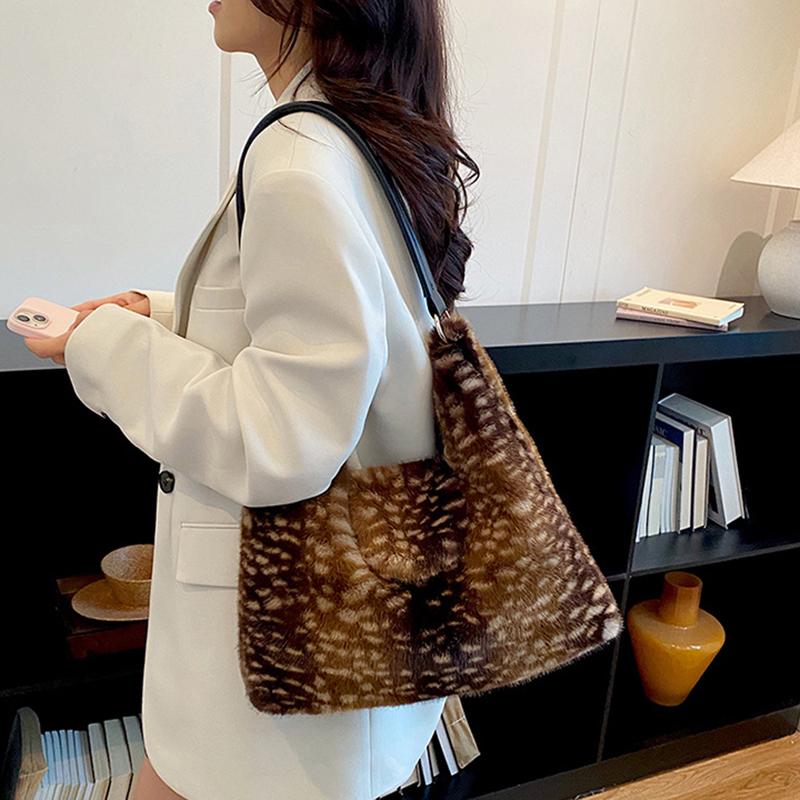 Yogodlns Soft Plush Women's Small Handbags Simple Faux Fur Female Fluffy Clutch Purse Winter Fashion Furry Tote Solid Color Shoulder Bags