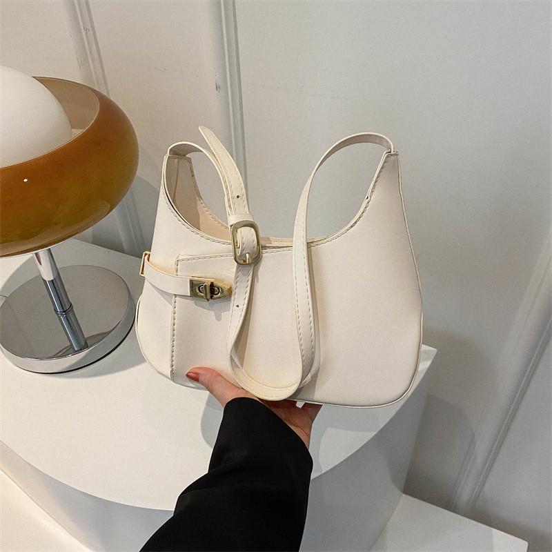 Trendy Spring Casual Shoulder Bag With Street Fashion Elements