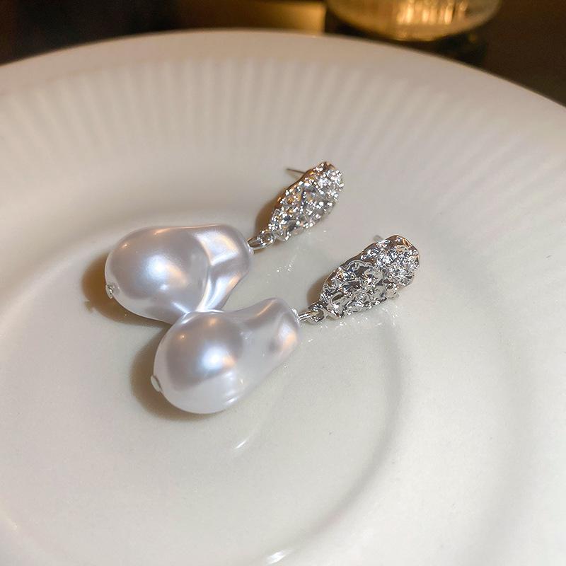 French Vintage Zircon Pearl Earrings - Elegant Retro Studs
