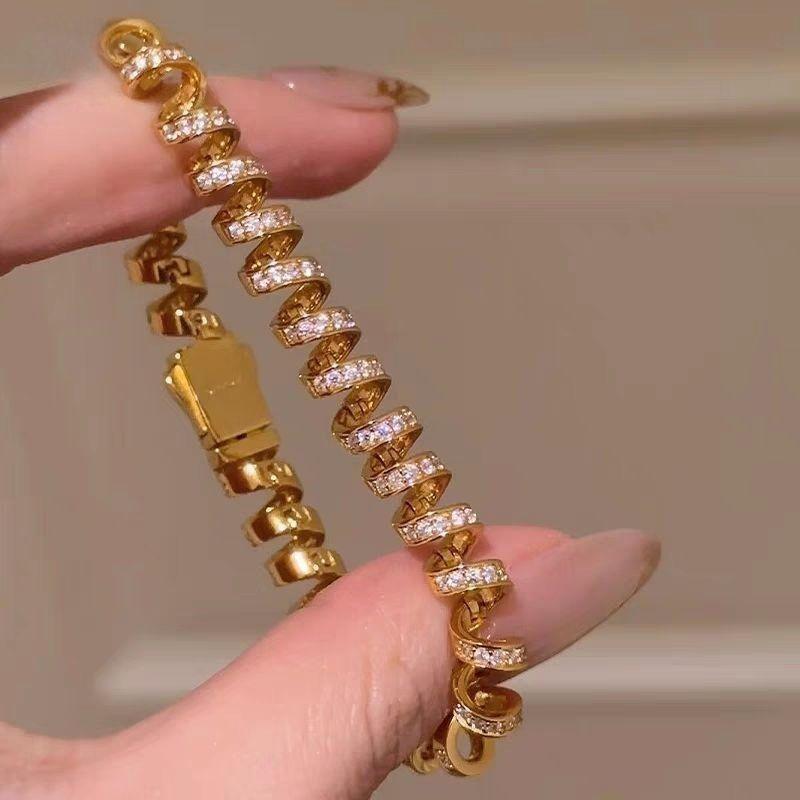 

Middle-aged Light Luxury, Exquisite, High-looking and Cool-feeling Hand Jewelry one size(17-20cm)
