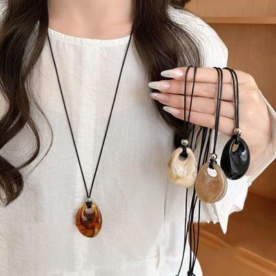 Women's Retro Korean Style Smudged Acrylic Pendant Necklace - Autumn/Winter Fashion