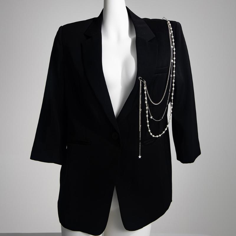 Stilvoller Perlenquasten Halsketten-Brosche mit Kunstperlen Modische Bekleidungsaccessoires für Partys und die Arbeit