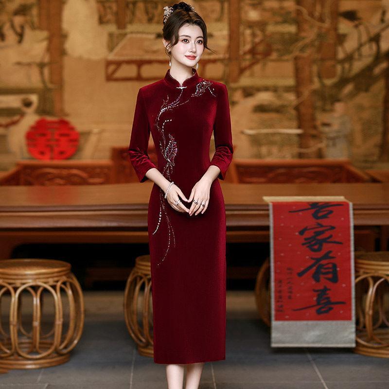 Hot Diamond Golden Velvet Happy Mother-in-law Wedding Dress Long Sleeve Autumn Improved Cheongsam Women's Senior Happy Mother Wedding Dress