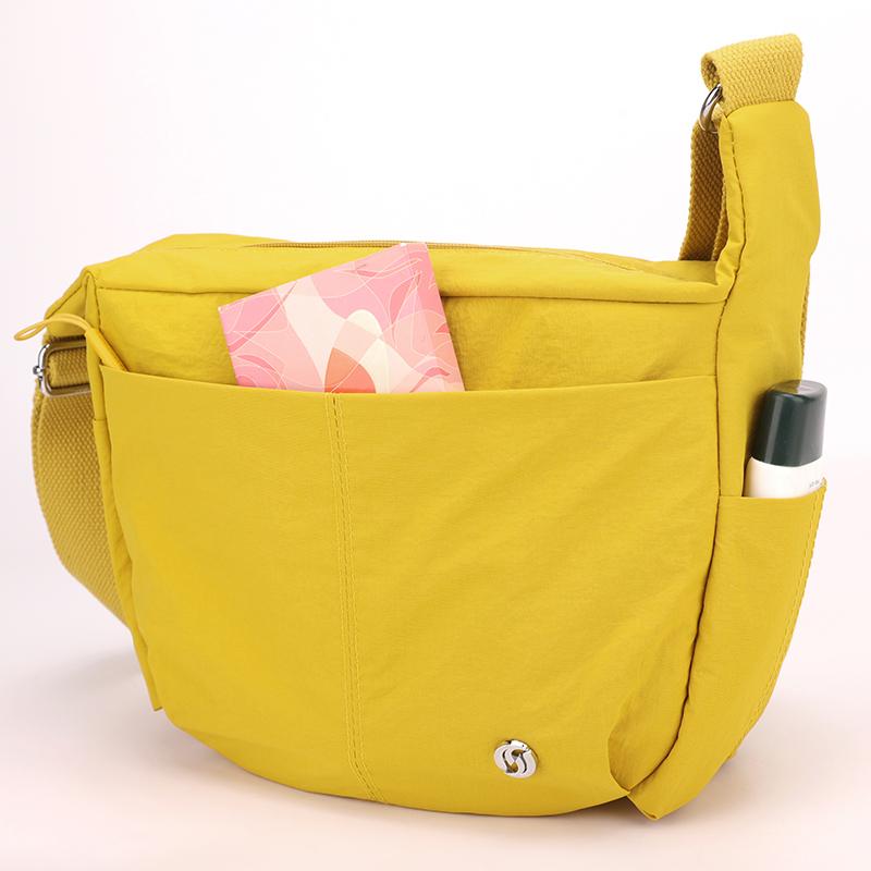 Nejlon szövetből készült alkalmi kis kereszttáska női könnyű alkalmi futártáskák 2024 télen, új, egyszerű divatos ingázó válltáska női