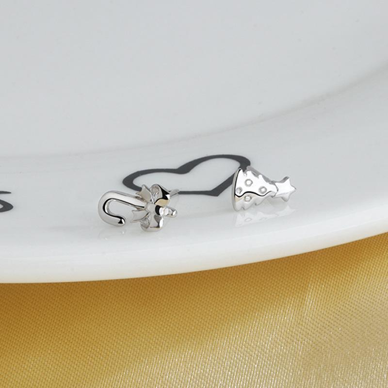 

Korean Minimalist Christmas Tree Asymmetrical Bow Stud Earrings for Women – Niche, Sweet, and High-End Design