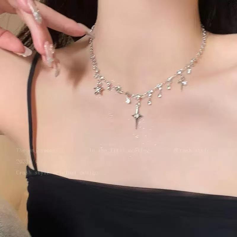 Hot-selling Autumn and Winter Versatile Collarbone Chain Star Necklace Female Niche Design Collarbone Simple and Cold Accessories